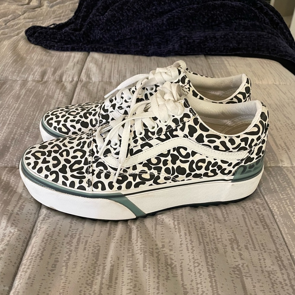 ANIMAL PRINT STACKED VANS